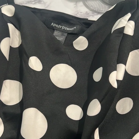 Black with white polka dots with thick straps. Heart shaped top - Picture 3 of 3